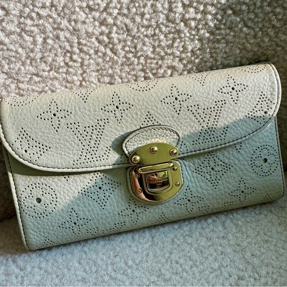 Louis Vuitton Mahina Amelia Wallet